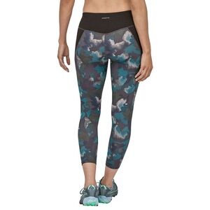 P a t a g o n i a • Camo hiking leggings